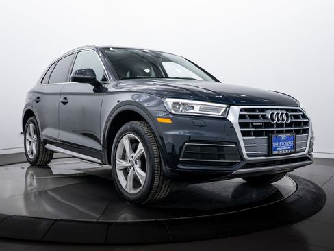 Used 2020 Audi Q5 2.0T Premium w/ Convenience Package image 2