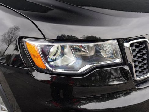 Used 2017 Jeep Grand Cherokee Laredo image 6