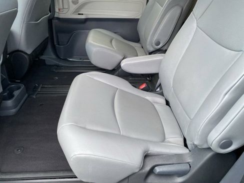 Used 2024 Toyota Sienna XLE image 30