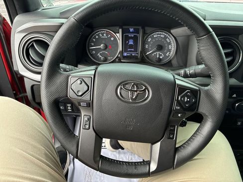 Used 2021 Toyota Tacoma TRD Off-Road image 14