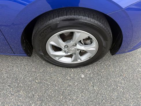 Used 2023 Hyundai Elantra SE w/ Preferred Accessory Package FWD image 10