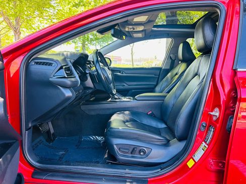 Used 2019 Toyota Camry XSE FWD image 6