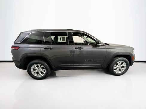 Used 2023 Jeep Grand Cherokee Limited AWD/4WD image 4