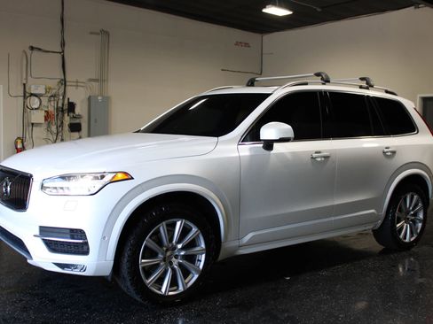Used 2017 Volvo XC90 T6 Momentum w/ Vision Package AWD/4WD image 6