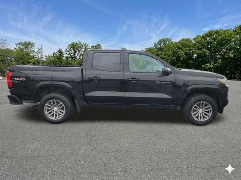 Used 2024 Chevrolet Colorado LT w/ LT Convenience Package AWD/4WD image 10