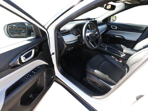 Used 2025 Jeep Compass Limited w/ Sun & Sound Group AWD/4WD image 11