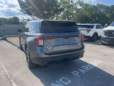 Used 2025 Ford Explorer ST-Line w/ ST-Line Street Pack AWD/4WD image 7