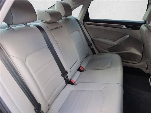 Used 2018 Volkswagen Passat 2.0T SE w/ SE Lighting Package FWD image 25