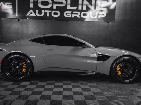 Used 2021 Aston Martin V8 Vantage Coupe image 18