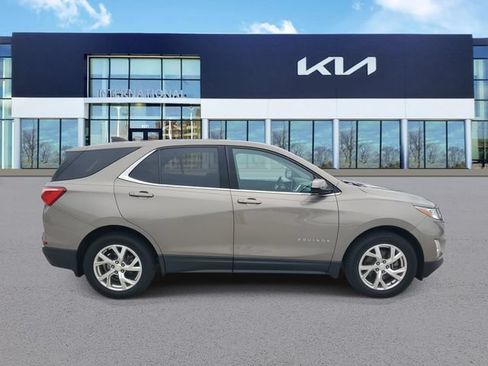 Used 2018 Chevrolet Equinox LT FWD image 3