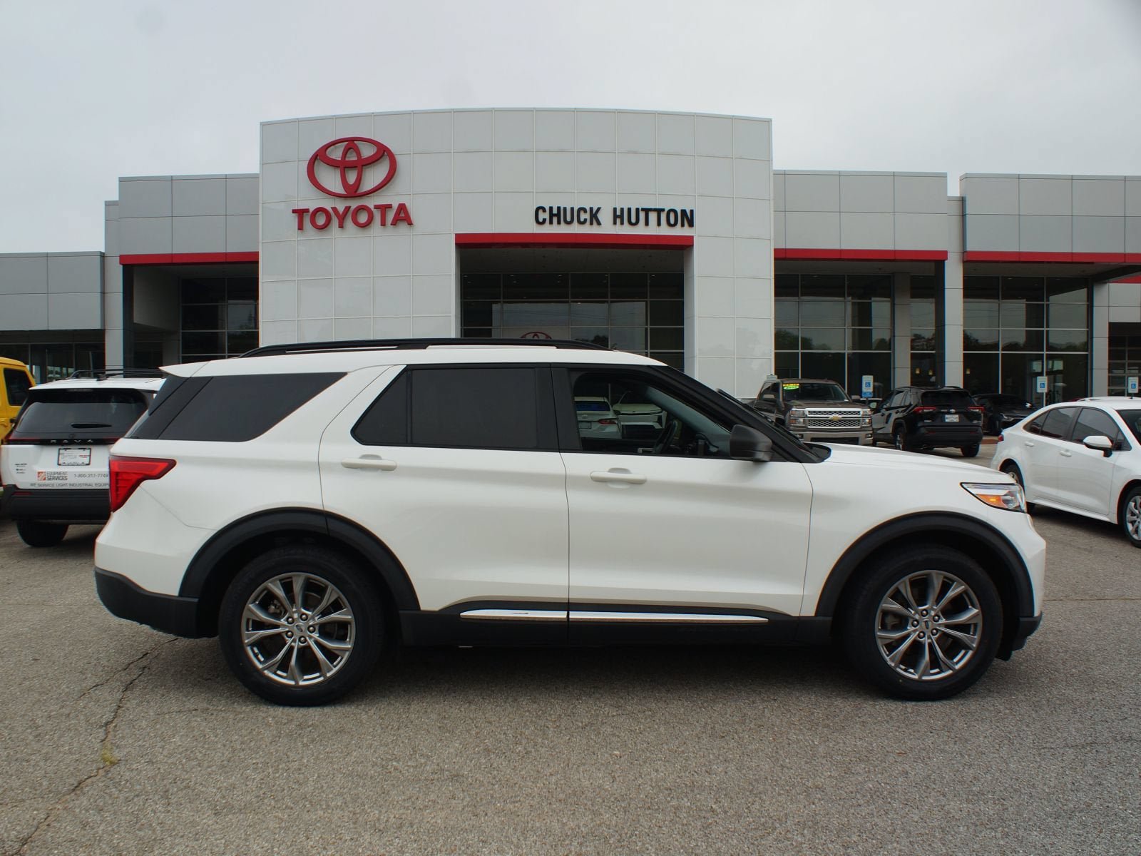 Used 2022 Ford Explorer XLT w/ Equipment Group 202A RWD image 1