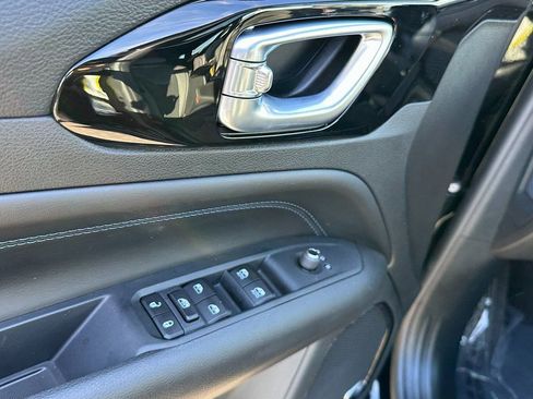 New 2026 Jeep Compass Latitude w/ Sun and Sound Group image 19