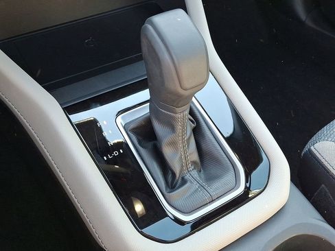 Used 2025 Subaru Forester Premium image 13