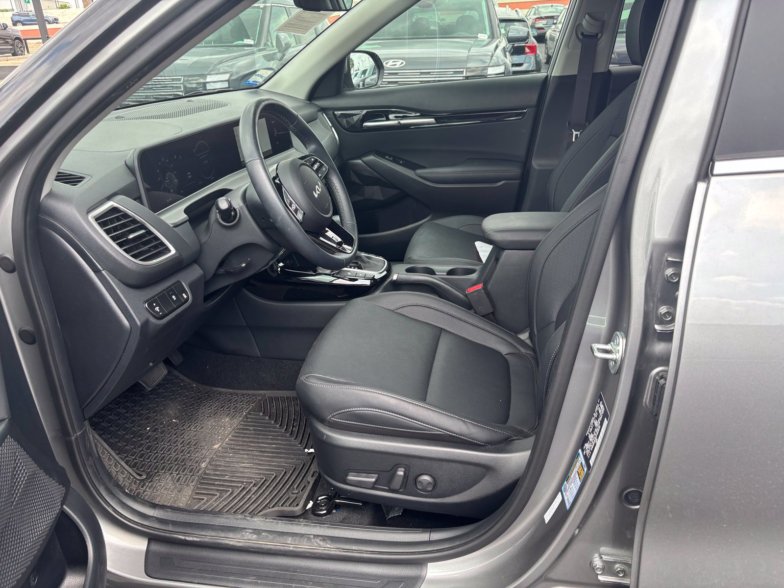 Used 2026 Kia Seltos EX FWD image 8