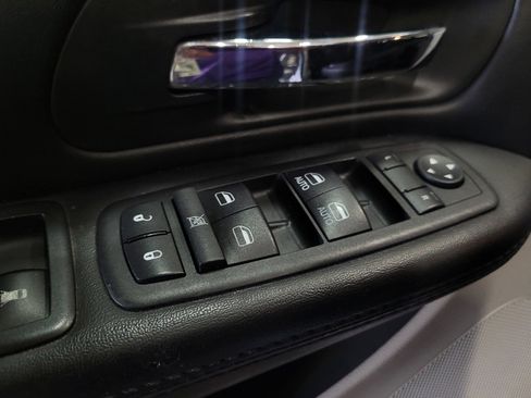 Used 2018 Dodge Grand Caravan SE w/ UConnect Hands-Free Group FWD image 27