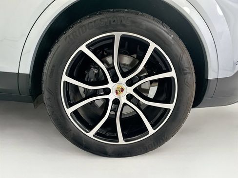 Used 2024 Porsche Cayenne Coupe AWD/4WD image 30