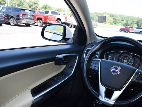 Used 2018 Volvo S60 T5 Dynamic AWD/4WD image 18