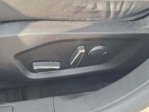 Certified 2018 Ford Fusion SE w/ Fusion SE Technology Package FWD image 6