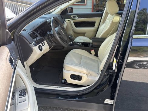 Used 2013 Lincoln MKS AWD image 22