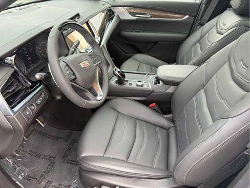 Used 2025 Cadillac XT6 Sport w/ Platinum Package AWD/4WD image 9