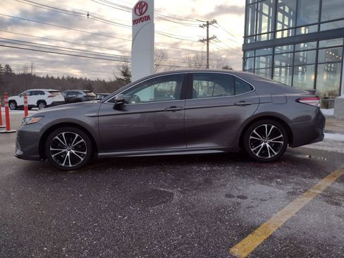 Used 2019 Toyota Camry SE image 3