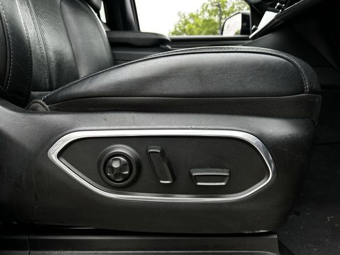 Used 2024 Jeep Wagoneer L Series II RWD image 40