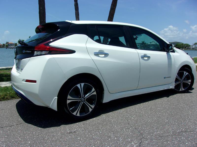 Used 2018 Nissan Leaf SV w/ SV Technology Package FWD image 17