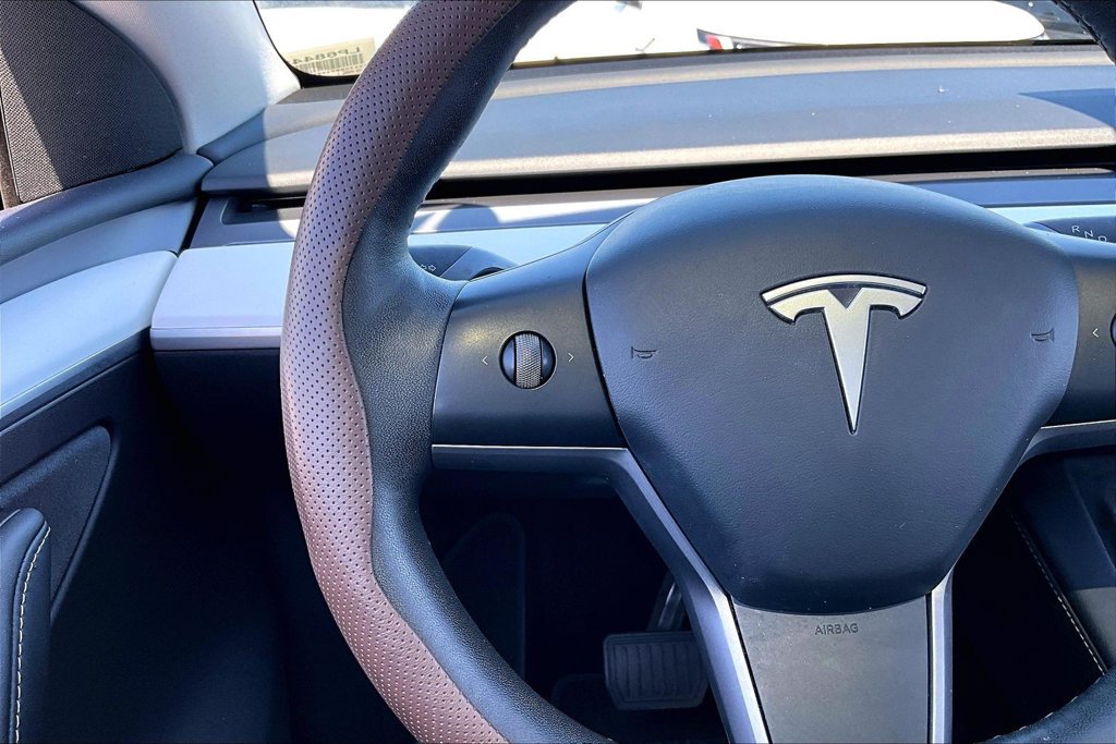 Used 2023 Tesla Model Y 2WD image 11