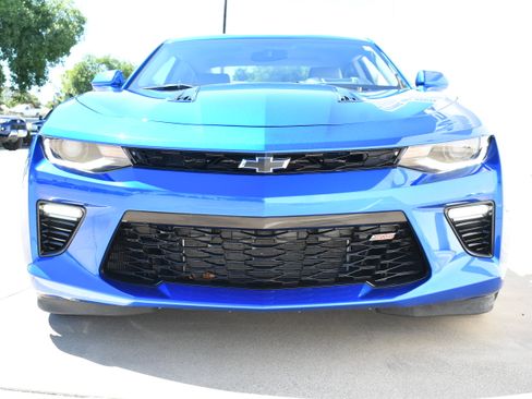 Used 2018 Chevrolet Camaro SS RWD image 3