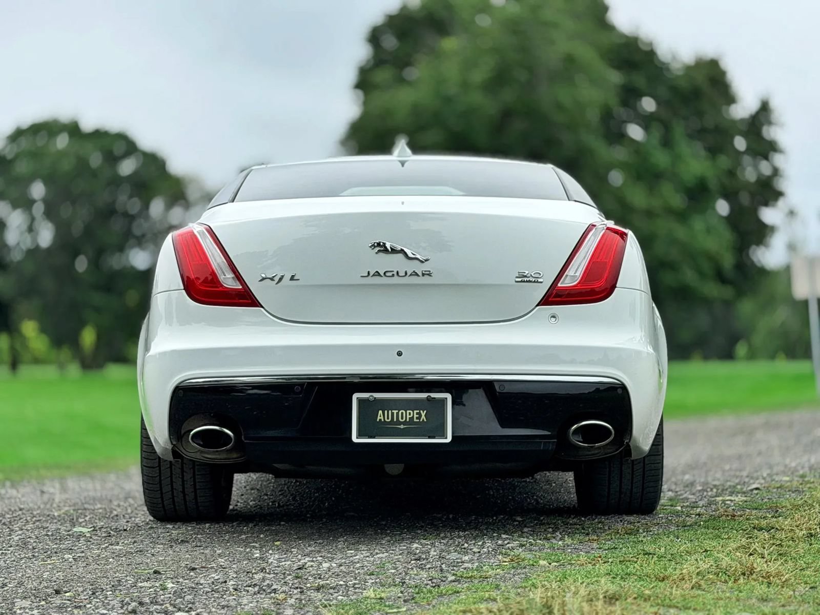 Used 2017 Jaguar XJ L Portfolio AWD/4WD image 25