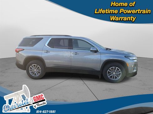 Used 2023 Chevrolet Traverse LT image 2