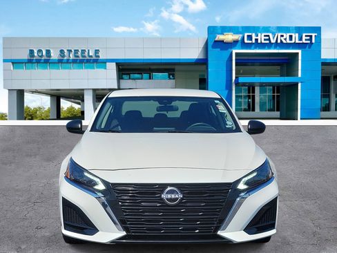 Used 2025 Nissan Altima 2.5 SV image 2