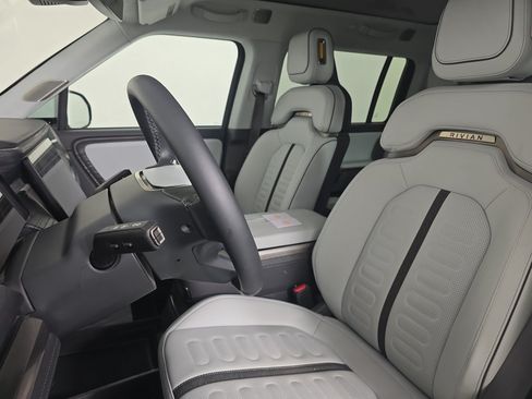 Used 2023 Rivian R1S Adventure AWD/4WD image 20