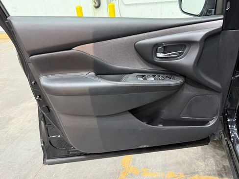 Used 2023 Nissan Murano SV image 16