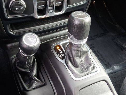 Certified 2024 Jeep Gladiator Sport image 14