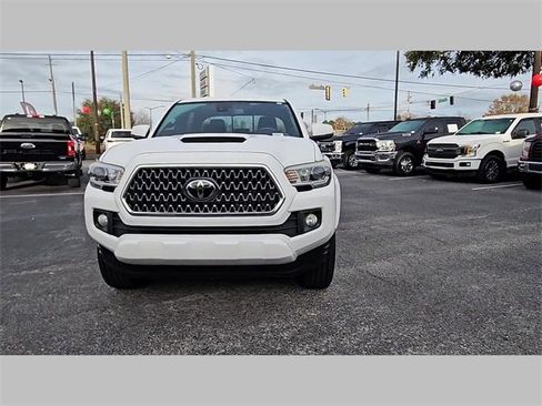 Used 2019 Toyota Tacoma TRD Sport image 22