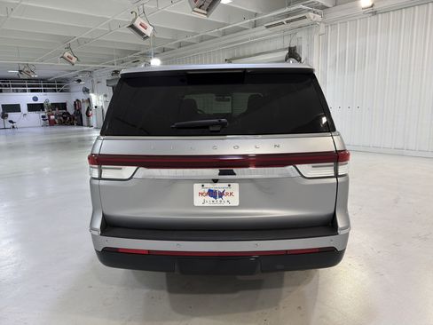 Used 2022 Lincoln Navigator Reserve image 4