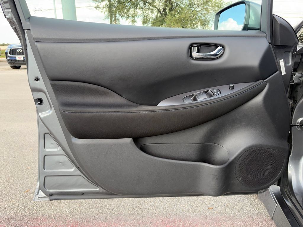 Used 2025 Nissan Leaf S w/ Protection Package FWD image 21