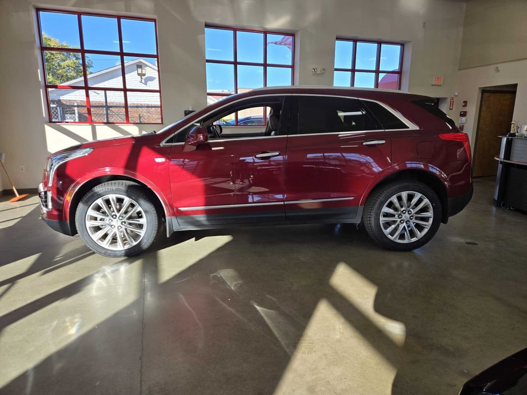 Used 2017 Cadillac XT5 Platinum w/ Driver Assist Package AWD/4WD image 4