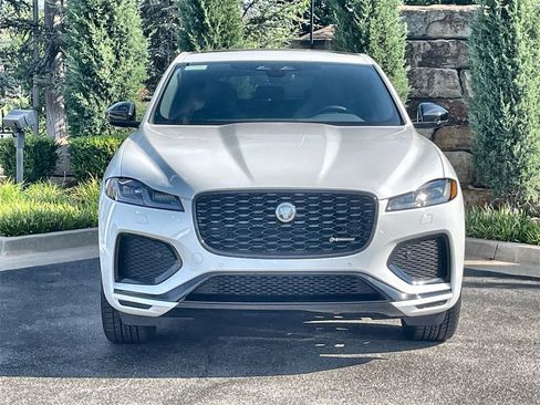 Used 2025 Jaguar F-PACE R-Dynamic S image 8