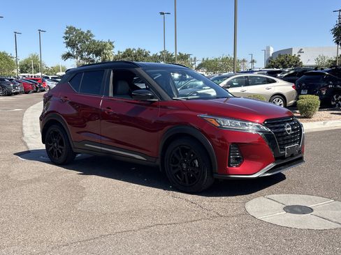 Used 2023 Nissan Kicks SR w/ SR Premium Package FWD image 7