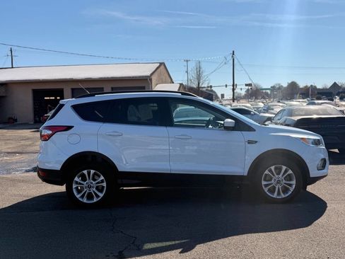 Used 2018 Ford Escape SE image 4