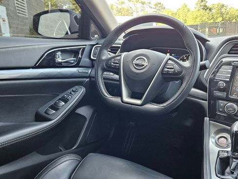 Used 2023 Nissan Maxima Platinum w/ Sport Mat Group FWD image 9
