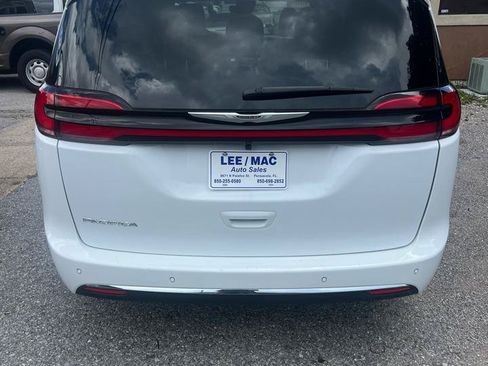 Used 2026 Chrysler Pacifica Select FWD image 6
