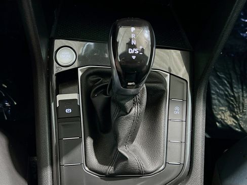 Used 2024 Volkswagen Tiguan Wolfsburg Edition image 12