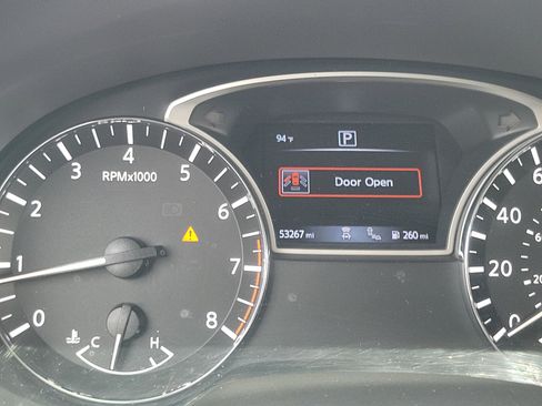 Used 2020 Nissan Pathfinder SV image 21