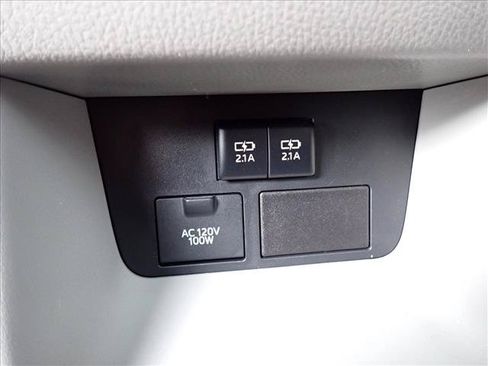 Used 2018 Toyota Highlander Limited Platinum AWD/4WD image 12