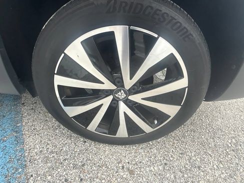 Certified 2023 Volkswagen Taos SE FWD image 22