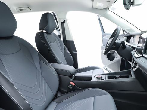 New 2025 Volkswagen Tiguan SE image 36