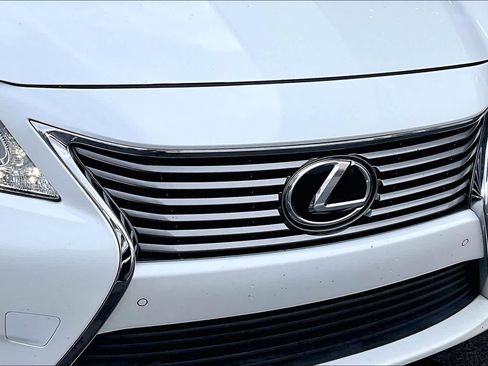 Used 2010 Buick Enclave CXL image 30